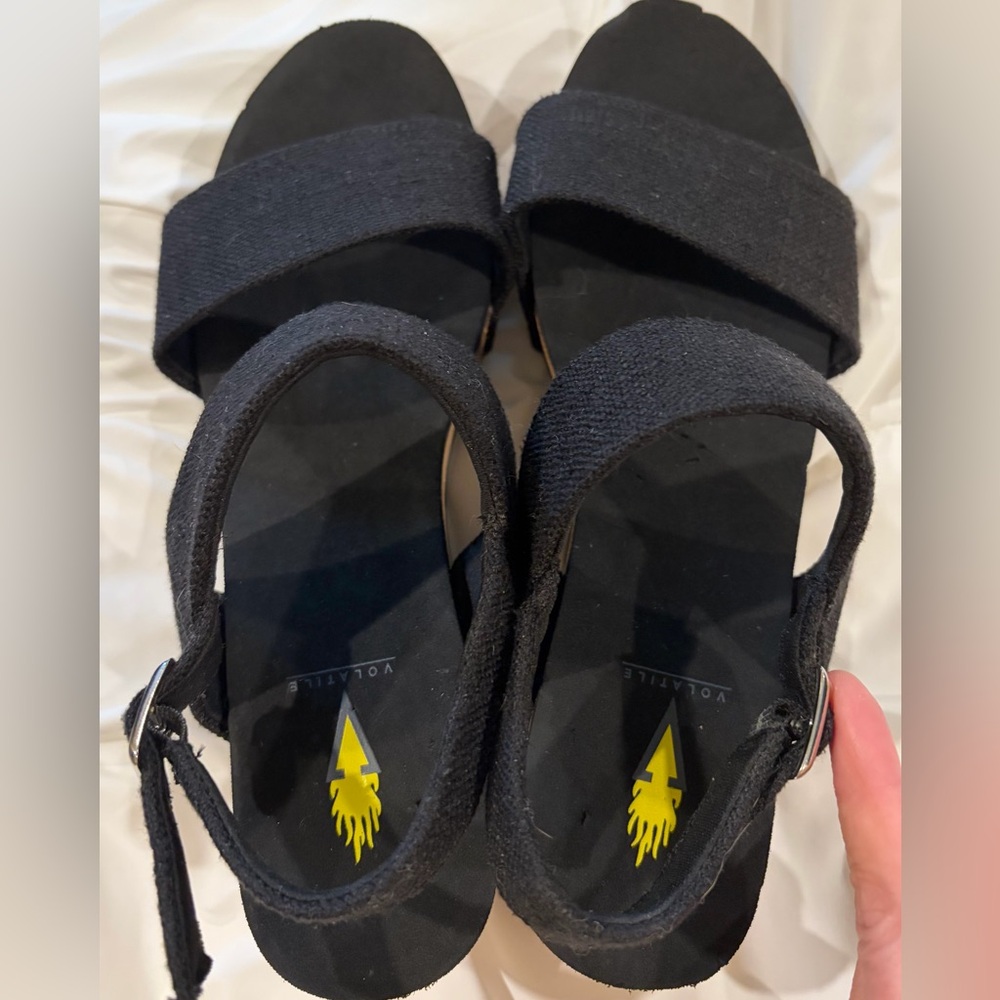Volatile Summerlove Black Slingback Wedge Sandals Size 9